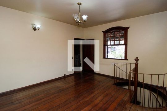 Sala  de casa à venda com 5 quartos, 360m² em Aparecida, Belo Horizonte