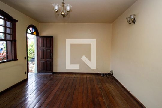 Casa à venda com 5 quartos, 360m² em Aparecida, Belo Horizonte