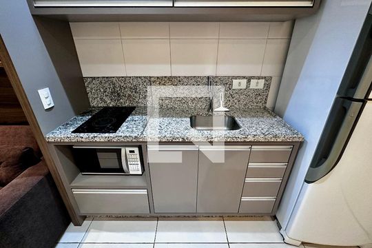 Cozinha de kitnet/studio para alugar com 0 quarto, 35m² em Jardim Aeroporto, São Paulo