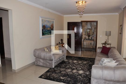 Sala de casa à venda com 3 quartos, 400m² em Vila Pereira Cerca, São Paulo