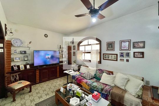 Sala de TV de casa de condomínio à venda com 3 quartos, 250m² em Taquara, Rio de Janeiro
