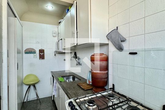 Cozinha de apartamento à venda com 4 quartos, 100m² em Santo Antônio, Belo Horizonte