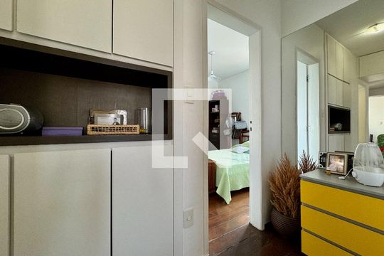 Corredor de apartamento à venda com 4 quartos, 100m² em Santo Antônio, Belo Horizonte