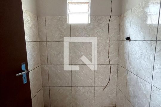 Banheiro de casa de condomínio para alugar com 1 quarto, 48m² em Campina, São Leopoldo