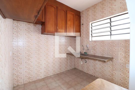 Cozinha de casa para alugar com 2 quartos, 120m² em Vila Romana, São Paulo