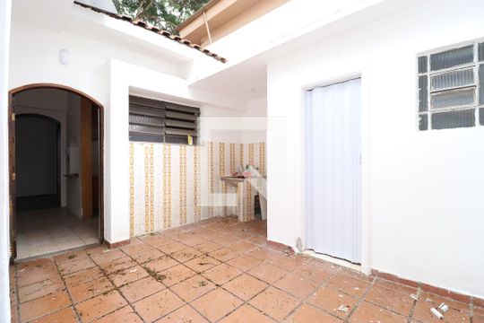 Área de Serviço de casa para alugar com 2 quartos, 120m² em Vila Romana, São Paulo