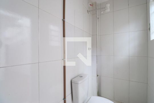 Banheiro de serviço de casa para alugar com 2 quartos, 120m² em Vila Romana, São Paulo