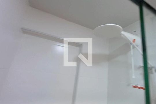 Banheiro de kitnet/studio para alugar com 1 quarto, 30m² em Perdizes, São Paulo