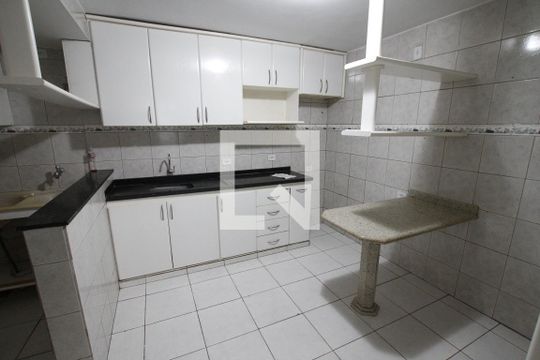 Cozinha de apartamento para alugar com 3 quartos, 80m² em Setor dos Afonsos, Goiânia