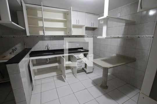 Cozinha de apartamento para alugar com 3 quartos, 80m² em Setor dos Afonsos, Goiânia