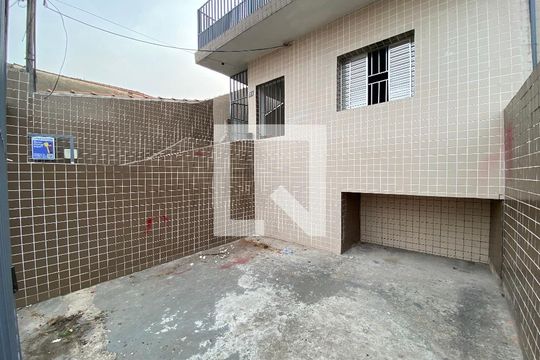 Garagem de casa para alugar com 2 quartos, 100m² em Vila Medeiros, São Paulo