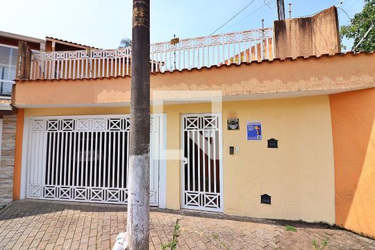 Fachada de casa à venda com 3 quartos, 246m² em Vila Sacilotto, São Bernardo do Campo