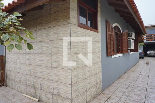 Garagem de casa para alugar com 2 quartos, 110m² em Campeche, Florianópolis
