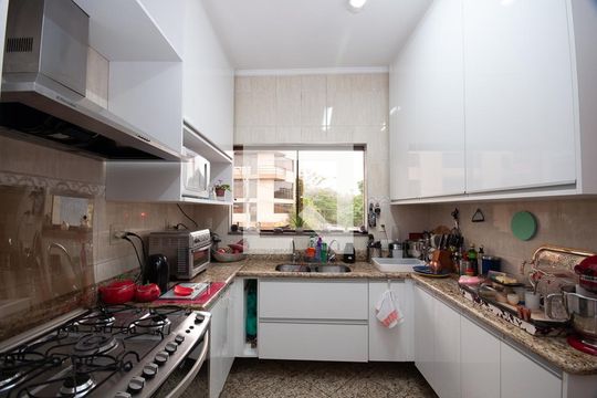 Cozinha de casa para alugar com 5 quartos, 530m² em Alto da Lapa, São Paulo
