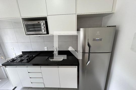 Cozinha de apartamento para alugar com 1 quarto, 30m² em Várzea da Barra Funda, São Paulo