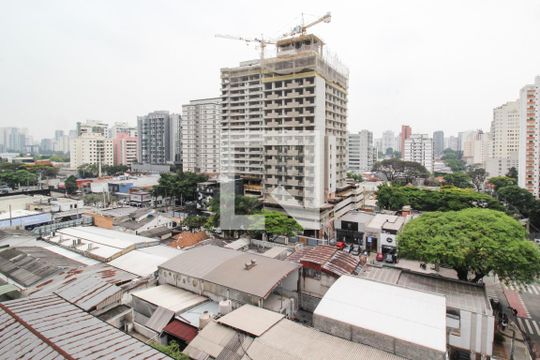 Vista Sala de apartamento à venda com 1 quarto, 31m² em Moema, São Paulo