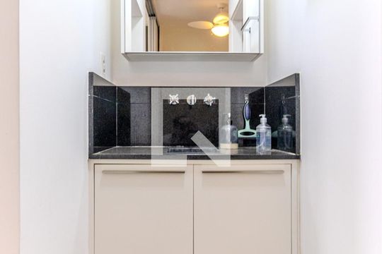 Banheiro de kitnet/studio à venda com 1 quarto, 44m² em Vila Buarque, São Paulo