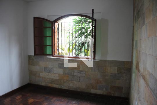 Quarto 1 de casa para alugar com 5 quartos, 350m² em Califórnia, Belo Horizonte