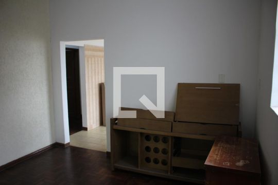 Sala de casa para alugar com 5 quartos, 350m² em Califórnia, Belo Horizonte