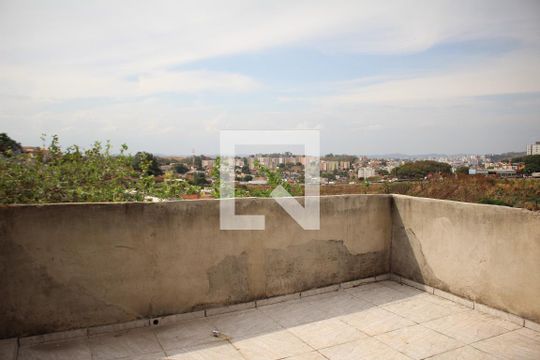 Casa 2 Area de Serviço de casa para alugar com 5 quartos, 350m² em Califórnia, Belo Horizonte