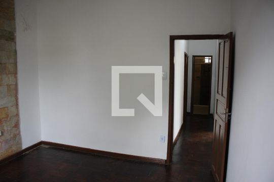 Quarto 1 de casa para alugar com 5 quartos, 350m² em Califórnia, Belo Horizonte