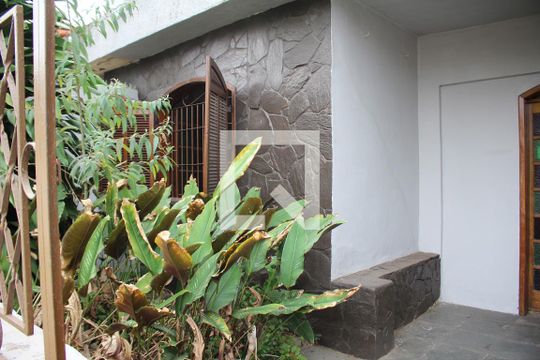 Quintal de casa para alugar com 5 quartos, 350m² em Califórnia, Belo Horizonte