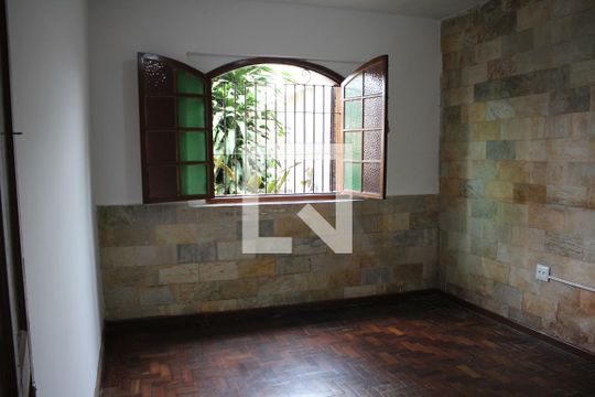 Quarto 1 de casa para alugar com 5 quartos, 350m² em Califórnia, Belo Horizonte