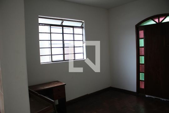 Sala de casa para alugar com 5 quartos, 350m² em Califórnia, Belo Horizonte