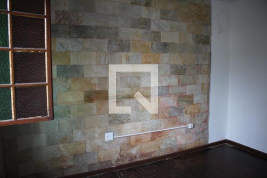 Quarto 1 de casa para alugar com 5 quartos, 350m² em Califórnia, Belo Horizonte