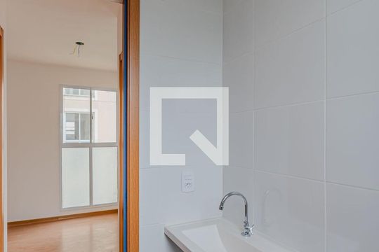 Banheiro de apartamento para alugar com 2 quartos, 42m² em Cavalhada, Porto Alegre