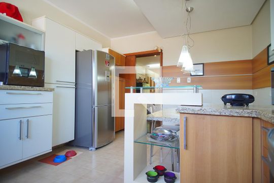 Cozinha de casa à venda com 4 quartos, 270m² em Vila Ipiranga, Porto Alegre
