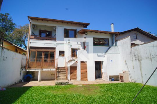 Fachada dos Fundos e Quintal de casa à venda com 4 quartos, 270m² em Vila Ipiranga, Porto Alegre