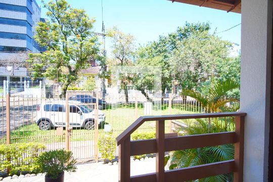 Sala - Vista de casa à venda com 4 quartos, 270m² em Vila Ipiranga, Porto Alegre