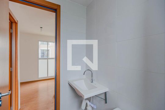 Banheiro de apartamento para alugar com 2 quartos, 42m² em Cavalhada, Porto Alegre
