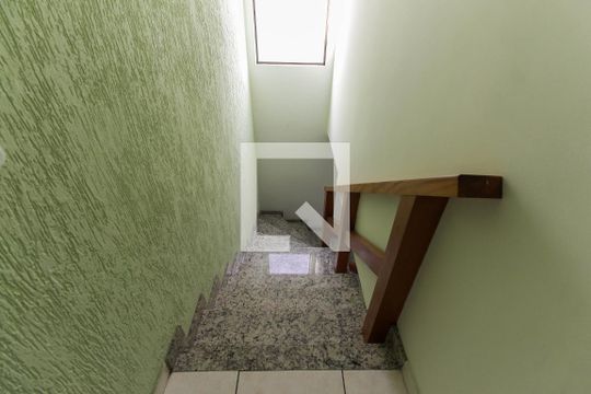 Escada de casa para alugar com 3 quartos, 400m² em Vila Princesa Isabel, São Paulo