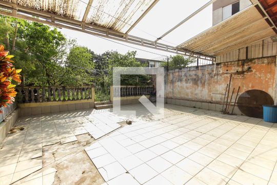 Quintal de casa para alugar com 3 quartos, 400m² em Vila Princesa Isabel, São Paulo