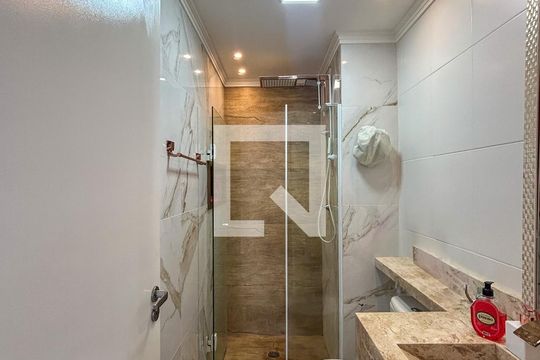 Banheiro de apartamento à venda com 2 quartos, 34m² em Jardim Taquaral, São Paulo