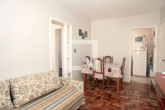 Sala de apartamento para alugar com 1 quarto, 45m² em Centro Histórico, Porto Alegre