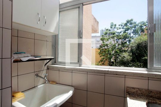 Cozinha + Área de Serviço de apartamento para alugar com 1 quarto, 45m² em Centro Histórico, Porto Alegre