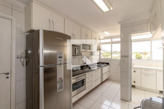 Cozinha de apartamento à venda com 3 quartos, 110m² em Vila Nova Conceição, São Paulo