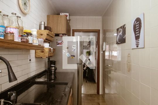 Cozinha de apartamento à venda com 2 quartos, 60m² em Santo Antônio, Porto Alegre