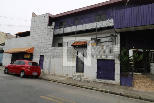 Fachada de casa para alugar com 2 quartos, 70m² em Cidade São Jorge, Santo André