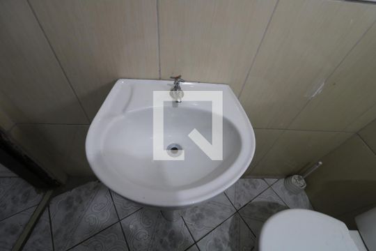 Banheiro - Pia de casa para alugar com 2 quartos, 70m² em Cidade São Jorge, Santo André