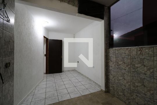 Sala / Quarto de casa para alugar com 2 quartos, 70m² em Cidade São Jorge, Santo André