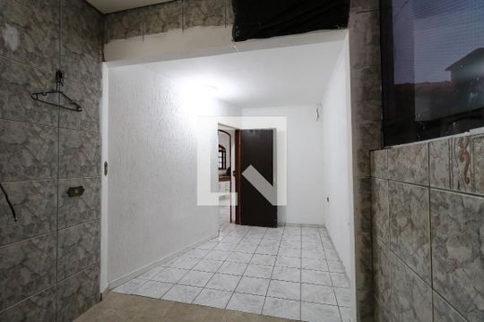 Sala / Quarto de casa para alugar com 2 quartos, 70m² em Cidade São Jorge, Santo André