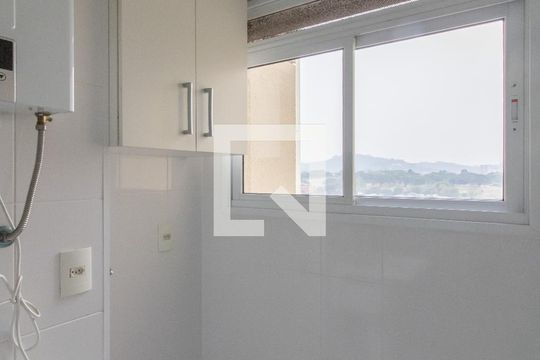 Área de Serviço de apartamento para alugar com 2 quartos, 64m² em Jardim Flor da Montanha, Guarulhos