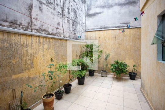 Quintal de casa à venda com 3 quartos, 241m² em Centro, Diadema