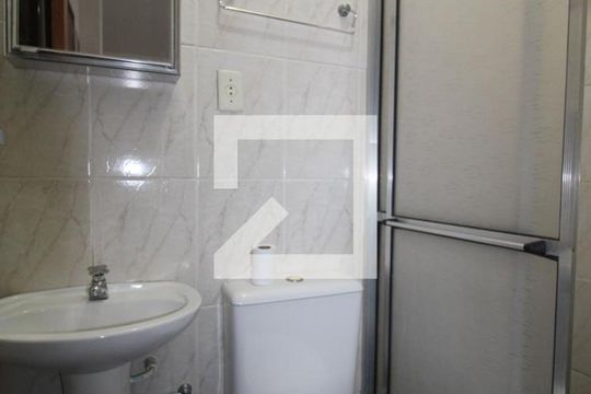 Banheiro de kitnet/studio para alugar com 1 quarto, 30m² em Cidade Universitária, Campinas