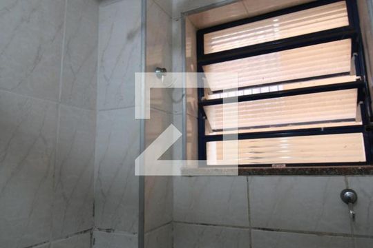Banheiro de kitnet/studio para alugar com 1 quarto, 30m² em Cidade Universitária, Campinas
