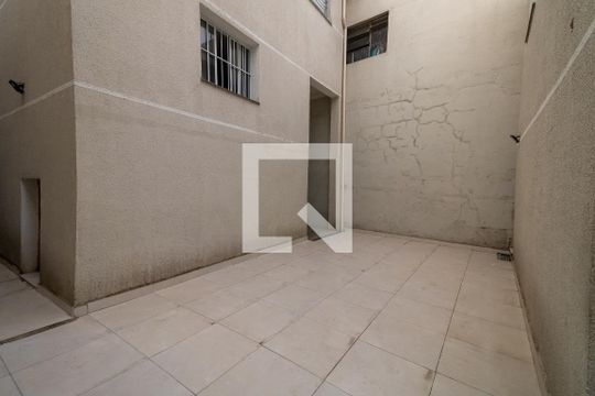 Área Externa de casa de condomínio para alugar com 1 quarto, 39m² em Jardim Dona Sinhá, São Paulo